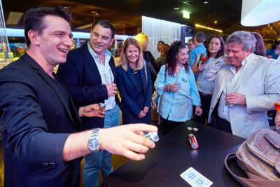 Zauberer auf Firmenfeier nach Tagung im Medienhafen in Düsseldorf