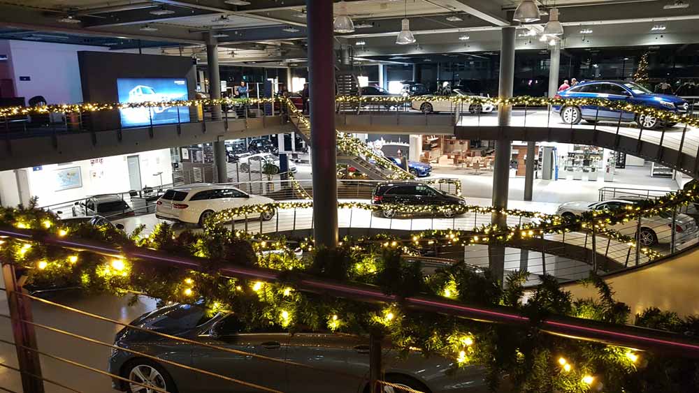 Weihnachtsfeier Mercedes Benz mit Empfangsanimation und Tischzauberei